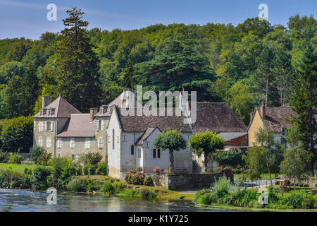 Fluss Gartempe und Saint-Pierre-de-Maillé, Vienne, Frankreich. Stockfoto