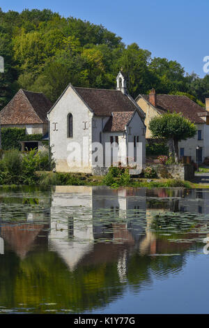 Fluss Gartempe und Saint-Pierre-de-Maillé, Vienne, Frankreich. Stockfoto