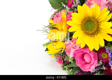 Frisches Bouquet von Sommerblumen isoliert keine Weißen mit Platz kopieren. Stockfoto