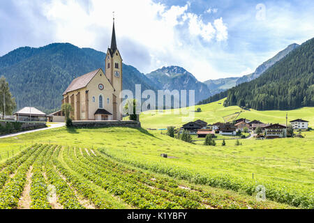 Die Pfarrkirche von Kartisch im Gailtal, Bezirk Lienz, Tirol, Österreich Stockfoto