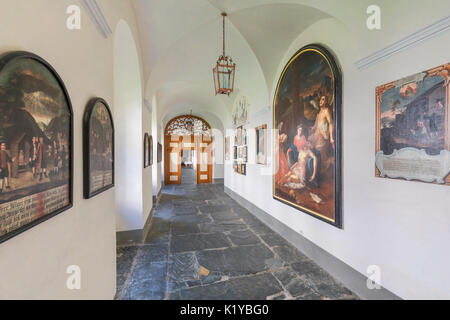 Innenraum des Kloster Maria Luggau mit Gemälden und antiken Kunstwerke, Maria Luggau, Lesachtal, Bezirk Hermagor, Kärnten, Österreich Stockfoto