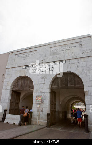 Grand Casemates Square, der Hauptplatz im Zentrum von Gibraltar, am nördlichen Ende der Hauptstraße Stockfoto