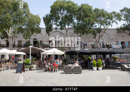 Grand Casemates Square, der Hauptplatz im Zentrum von Gibraltar, am nördlichen Ende der Hauptstraße Stockfoto