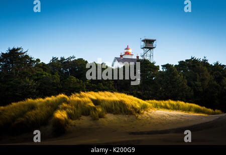 Yaquina Bay Lighthouse, im Jahre 1871 erbaut und 1874 stillgelegt, die offiziell als ein Privat gepflegt Hilfe zur Navigation am 7. Dezember 1996 wiederhergestellt Stockfoto