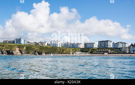 Blick auf Port Erin Strand und die Promenade von der Bucht Stockfoto