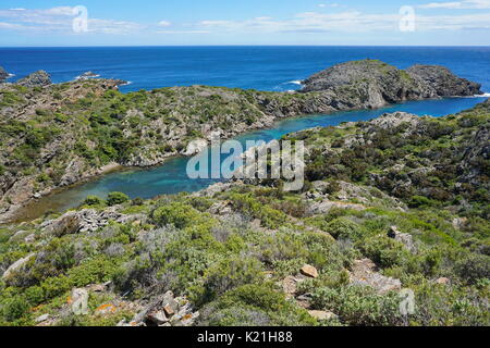 Spanien Küstenlandschaft mediterrane Bucht Cala Bona im Naturpark Cap de Creus, Costa Brava, Cadaques, Katalonien Stockfoto