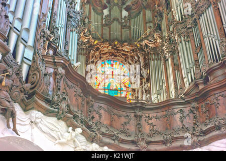 Die Orgel in der Gdansk Oliwa Archcathedral (Kathedrale von Oliwa), der mit der heiligen Dreifaltigkeit, Jungfrau Maria und St. Bernard gewidmet ist. Stockfoto