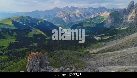 Sellagruppe und Sas de Pordoi, Dolomiten, Luftbild, hohe Berge, Trentino, Italien Stockfoto