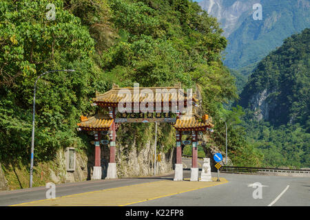 Eingang des Ost-west-Cross Island Highway, Hualien, Taiwan Stockfoto