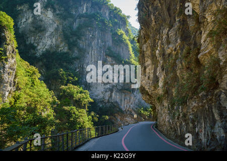 Die steile und die wunderschöne Landschaft von Schlucken Grotte, Taroko Nationalpark, Hualien, Taiwan Stockfoto