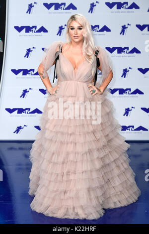 Kesha die Teilnahme an der 2017 MTV Video Music Awards im Forum in Los Angeles, USA statt. Stockfoto