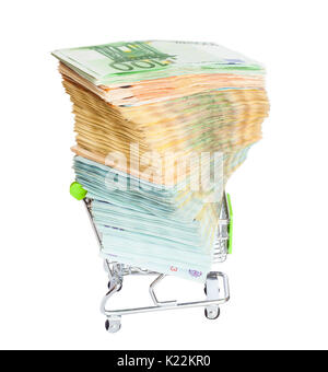 Warenkorb voller Euro-Banknoten Stockfoto