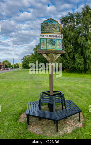 West Rudham Ortsschild, West Rudham, in der Nähe von Fakenham, Norfolk, Großbritannien Stockfoto