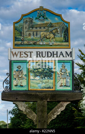 West Rudham Ortsschild, West Rudham, in der Nähe von Fakenham, Norfolk, Großbritannien Stockfoto