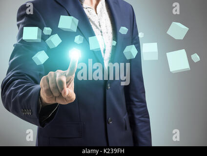 Geschäftsmann drückt auf cube Abbildung. Stockfoto