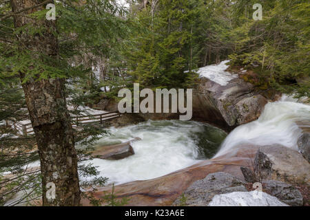 "Bassin" anzeigen Bereich entlang der Pemigewasset River in Franconia Notch State Park von Lincoln, New Hampshire USA in den Frühlingsmonaten. Stockfoto