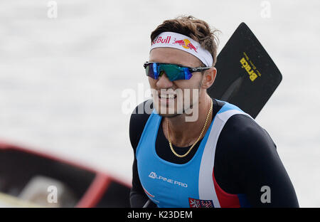 Racice, Tschechische Republik. 26 Aug, 2017. MARTIN FUKSA (Tschechische, den zweiten Platz der Männer C final 1 1000 m Rennen, während der 2017 ICF Canoe Sprint Wm in Racice gesehen wird, der Tschechischen Republik, am 26. August 2017. Credit: Katerina Sulova/CTK Photo/Alamy leben Nachrichten Stockfoto