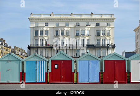 Brighton, UK. 28 Aug, 2017. Einen schönen sonnigen Morgen auf Brighton und Hove Meer heute als Temperaturen erwartet, zu erreichen, so hoch wie 30 Grad in einigen Teilen der South East ist ein Datensatz für den späten August Bank Holiday: Simon Dack/Alamy leben Nachrichten Stockfoto