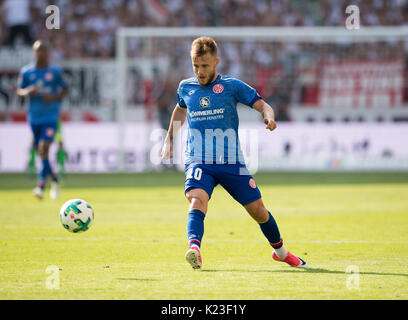 Alexandru MAXIM (MZ), Aktion, Fussball 1. Bundesliga, 2. Spieltag VfB Stuttgart (S) - FSV FSV Mainz 05 (MZ) 1:0, am 26.08.2017 in Stuttgart/Deutschland. | Verwendung weltweit Stockfoto