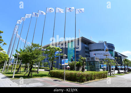 Taipei, Taiwan. Credit: MATSUO. 28 Aug, 2017. Allgemeine Ansicht Rhythmische Gymnastik: Die 29 Sommer Universiade 2017 Taipei in Taipei Nangang Exhibition Center in Taipei, Taiwan. Credit: MATSUO. K/LBA SPORT/Alamy leben Nachrichten Stockfoto