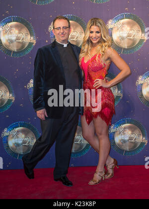 London, Großbritannien. 28 August, 2017. Von Strictly Come Dancing 2017' - Red Carpet starten. Stockfoto