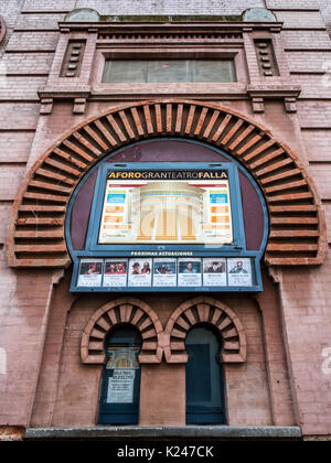 CADIZ, SPANIEN - 13. MÄRZ 2016: Fassade des Grand Theatre Falla Stockfoto