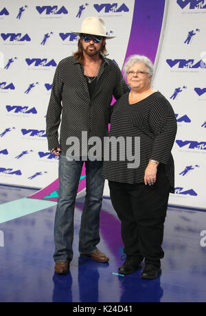 Inglewood, Kalifornien, USA. 27 Aug, 2017. Billy Ray Cyrus, Susan Bro, 2017 MTV Video Music Awards auf dem Forum in Kalifornien am 27. August 2017. Credit: MediaPunch inc/Alamy leben Nachrichten Stockfoto