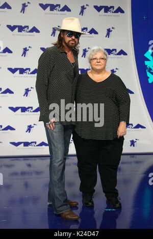 Inglewood, Kalifornien, USA. 27 Aug, 2017. Billy Ray Cyrus, Susan Bro, 2017 MTV Video Music Awards auf dem Forum in Kalifornien am 27. August 2017. Credit: MediaPunch inc/Alamy leben Nachrichten Stockfoto