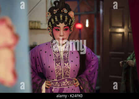 Kuala Lumpur, Malaysia. 28 Aug, 2017. Backstage Szenen der chinesischen Oper an der Shen Sze Sie Yar Tempel, Petaling Jaya in Kuala Lumpur, Malaysia, am 28. August 2017. Der Tempel feiern Xian Si Shi ihr Jubiläum und am siebten Tag sieben Mond Credit: Chris Jung/ZUMA Draht/Alamy leben Nachrichten Stockfoto