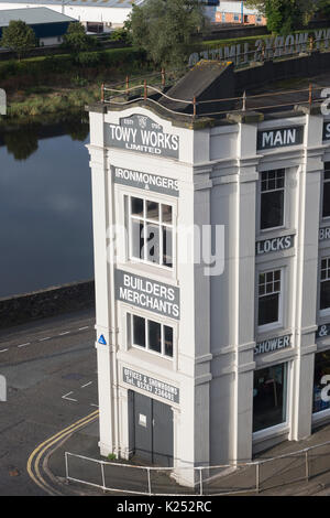 Händler Wahrzeichen Towy arbeitet Baumeister' shop / store in Carmarthenshire, Wales, Großbritannien Stockfoto