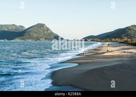 Liegenden Strand. Florianopolis, Santa Catarina, Brasilien. Stockfoto