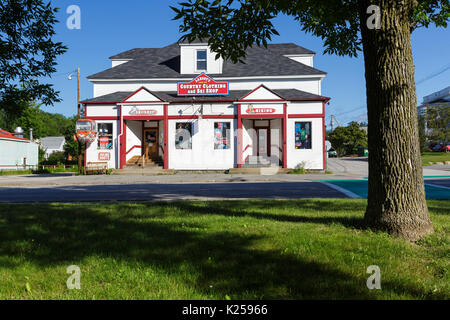 Lahout's Kleidung und Ski Shop in Lincoln, New Hampshire USA. Stockfoto