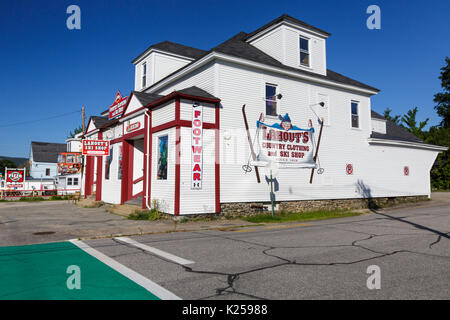 Lahout's Kleidung und Ski Shop in Lincoln, New Hampshire USA. Stockfoto