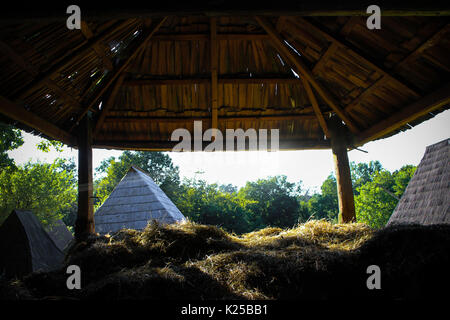 Dorf ländliche Aussicht vom Stroh Kaution Stockfoto