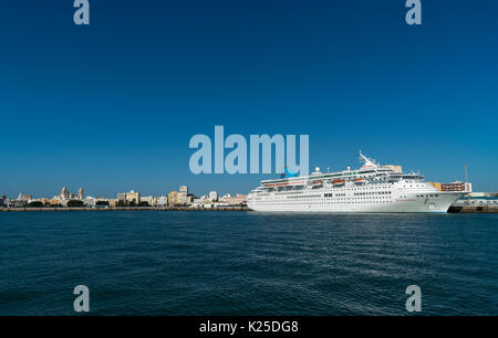 Kreuzfahrtschiff Thomson Majestät in den Hafen von Cádiz, Spanien Stockfoto