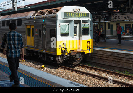 Zug am Hauptbahnhof ankommen, Sydney, New South Wales, Australien. Stockfoto