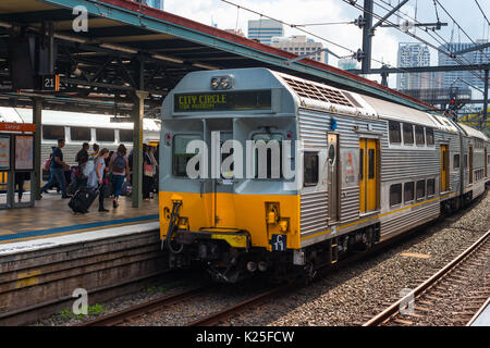 Zug am Hauptbahnhof ankommen, Sydney, New South Wales, Australien. Stockfoto