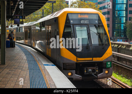 Zug am Hauptbahnhof ankommen, Sydney, New South Wales, Australien. Stockfoto