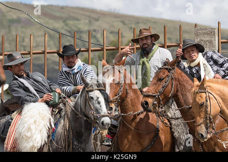 Juni 10, 2017 Toacazo, Ecuador: lokale Cowboys vor dem Rodeo posing beginnt Stockfoto