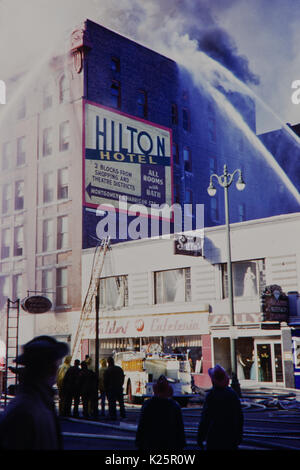 1950 New York City, Syrakus Feuer in der Nähe von The Waldorf Hilton. Stockfoto