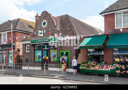 Kleine lokale Niederlassung der Lloyds Bank in New Romney High Street, Kent. Stockfoto