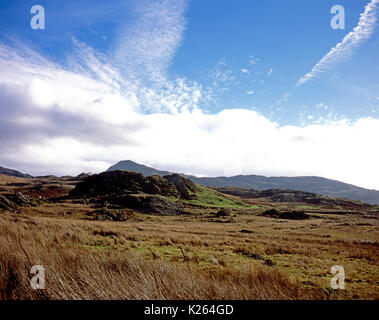 Verlassenen Steinbruch arbeiten mit yr Aran im Hintergrund ein Blick von rhydd-ddu Snowdonia National Park North Wales Großbritannien Stockfoto