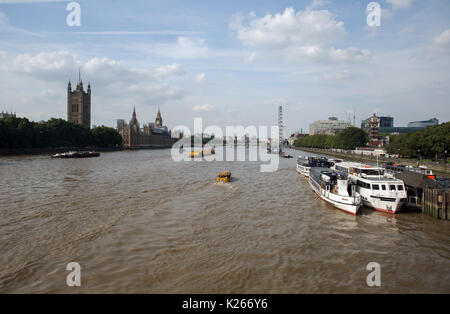 August 2017, Southbank, London, einen Blick auf die Themse. Stockfoto