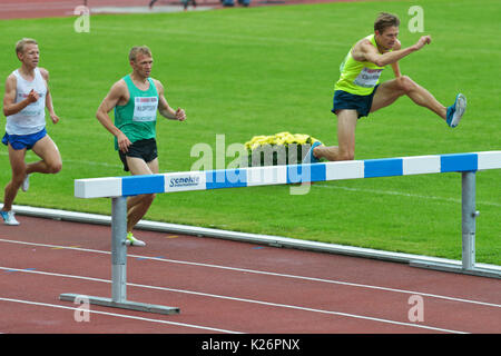 Schukowski, Moskau, Russland - 27. Juni 2014: Start der Männer 2000 Meter während Znamensky Memorial. Die Wettbewerbe ist einer der Europäischen athletische Stockfoto