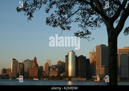 Lower Manhattan wie aus dem Gouverneur Insel gesehen, new york city Stockfoto