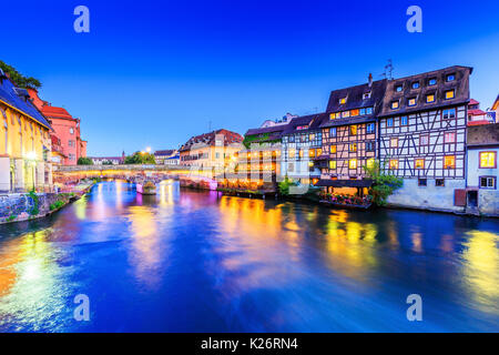 Straßburg, Elsass, Frankreich. Die traditionellen Fachwerkhäusern und Saint Martin Brücke der Petite France. Stockfoto