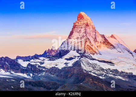 Zermatt, Schweiz. Osten und Norden Gesichter der Matterhorn bei Sonnenaufgang. Stockfoto