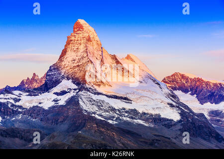 Zermatt, Schweiz. Osten und Norden Gesichter der Matterhorn bei Sonnenaufgang. Stockfoto