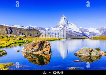 Zermatt, Schweiz. Matterhorn Gipfel Stellisee See, Kanton Wallis wider. Stockfoto