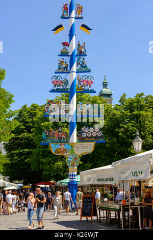 Maibaum, Viktualienmarkt, Altstadt, München, Oberbayern, Bayern, Deutschland Stockfoto